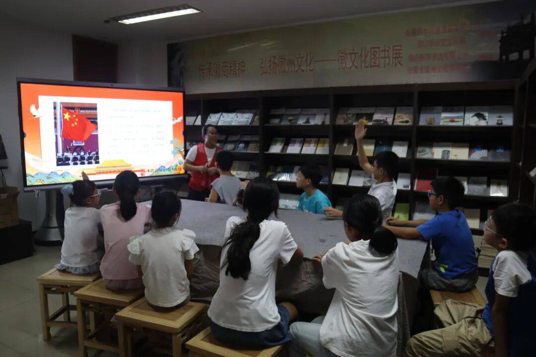 ——中徽博双节活动相继举办新葡京织锦映华诞玉兔寄情思(图2)